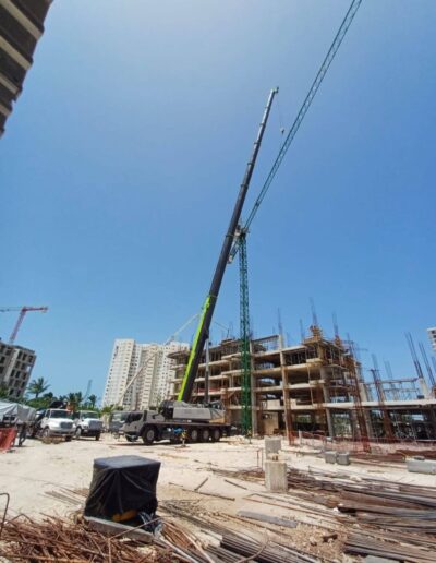 Montaje de grúas torre en Cancún y Riviera Maya
