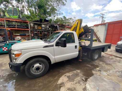 Camioneta FORD F350 año 2012 con grúa levat L05-S4 año 2013