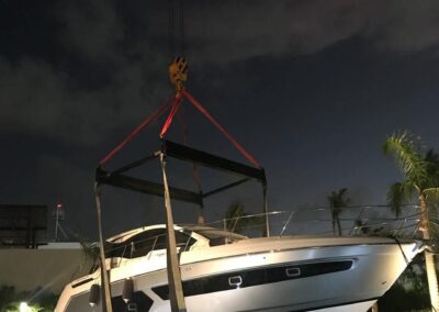 Izaje de barco en Puerto Cancún SLS