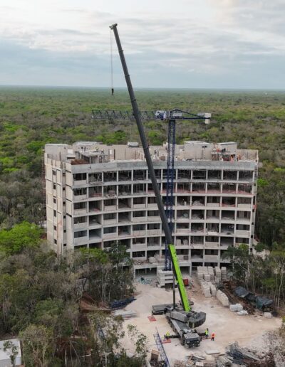 Montaje de grúas torre en Cancún y Riviera Maya