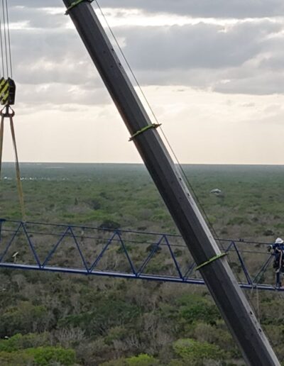 Montaje de grúas torre en Cancún y Riviera Maya
