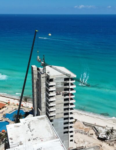 Montaje de grúas torre en Cancún y Riviera Maya