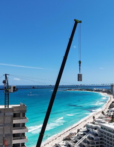 Montaje de grúas torre en Cancún y Riviera Maya