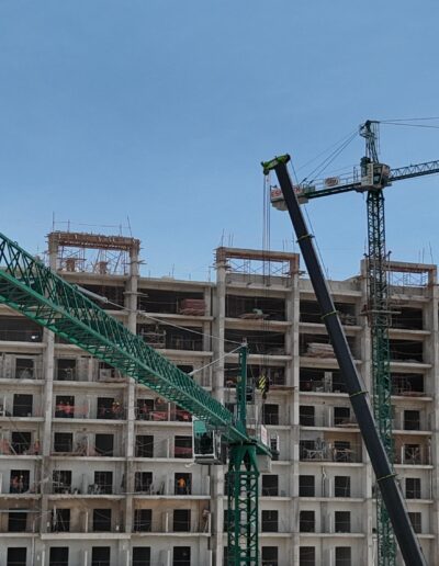 Montaje de grúa torre en Cancún