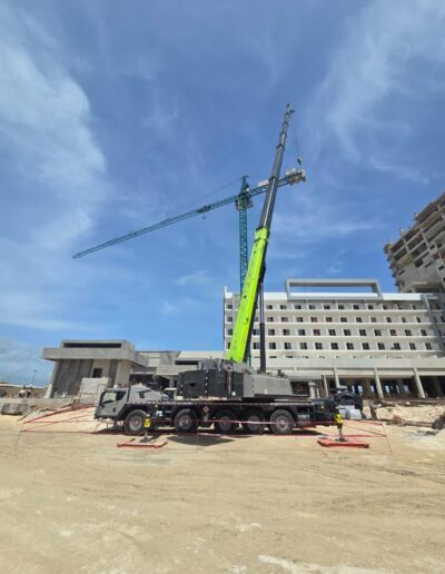 Montaje de grúa torre en Cancún