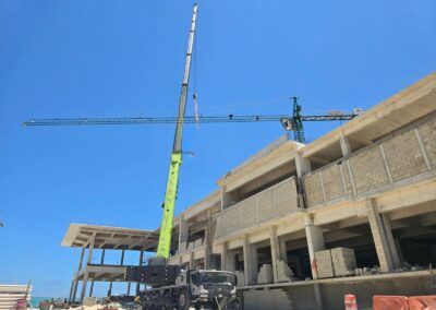 Montaje de grúas torre en Cancún y Riviera Maya
